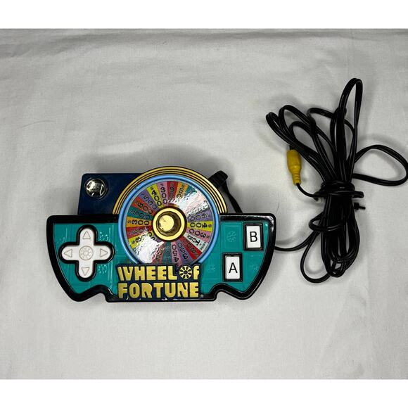 Wheel of Fortune Plug N Play TV Game 2005 Jakks Pacific All Ages - Picture 1 of 4